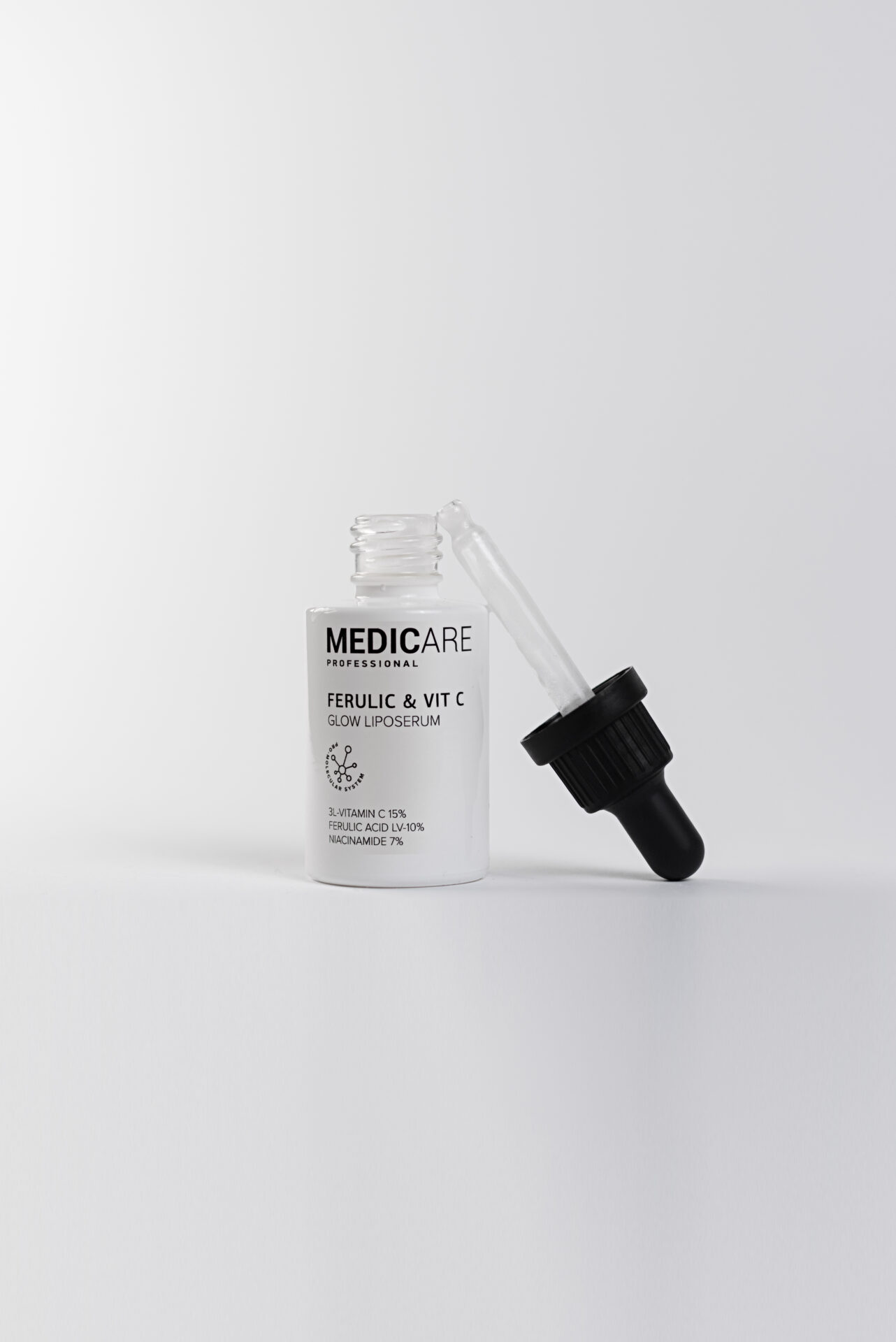 Medicare Professional Сироватка для обличчя з вітаміном C 15%, феруловою кислотою та ніацинамідом для сяйва та рівного тону шкіри, 30 мл - Зображення 3