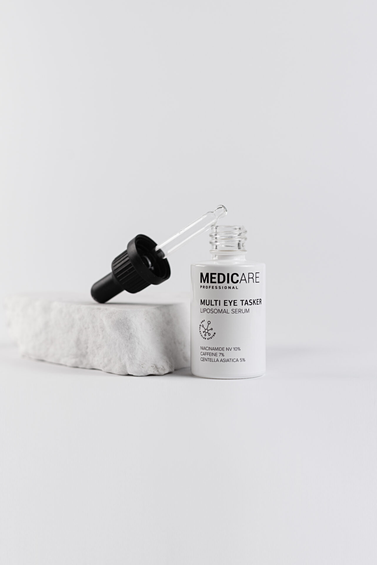 Medicare Professional Сироватка для шкіри навколо очей з ніацинамідом, кофеїном та пептидами проти темних кіл і набряків, 30 мл - Зображення 3